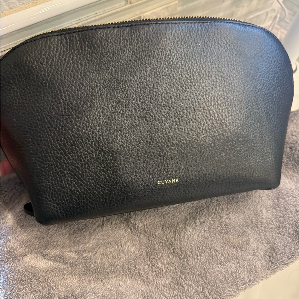 Set of 2 Cuyana Black Pebbled Leather Cosmetic Pouch with Gold Hardware - Picture 2 of 5